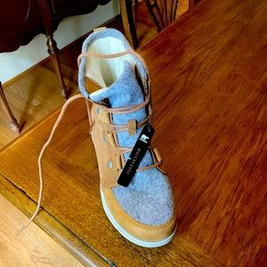 NWT and Box Sorel Joan Boots